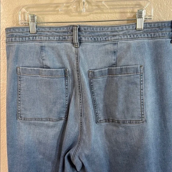 Torrid Ladies ankle wide leg Blue Jeans - Picture 6 of 10